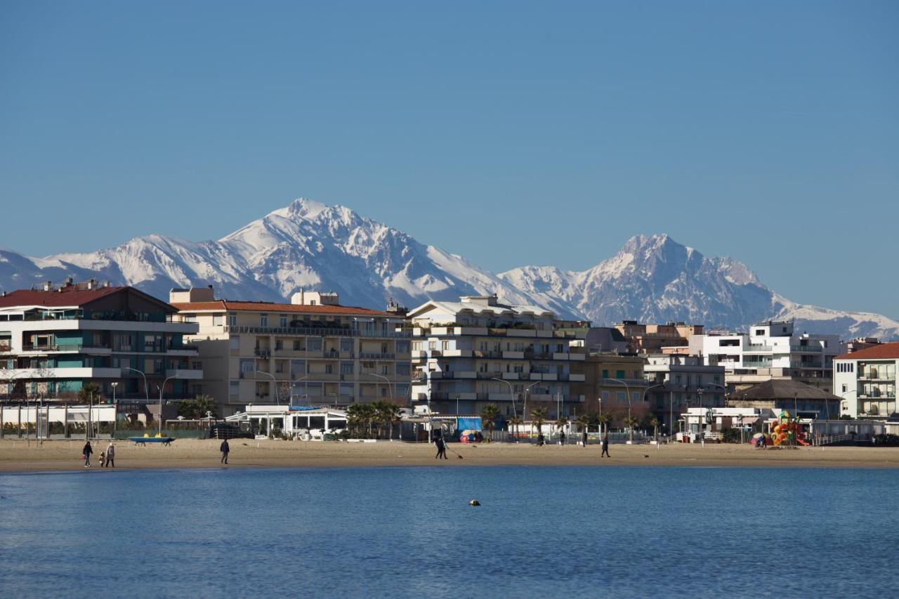 "Casa Incantevole" Fronte Mare Pescara - Appartamento Via Buozzi Екстер'єр фото